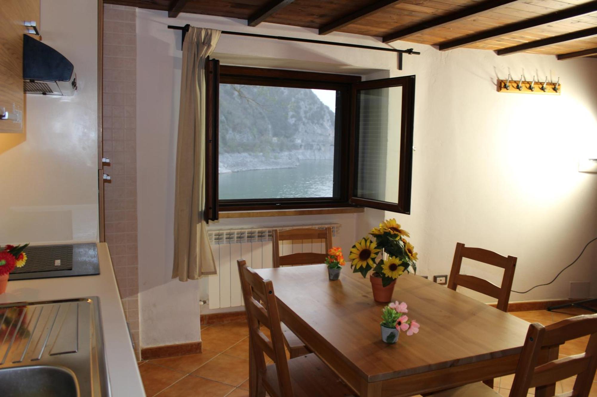 Agriturismo Incantesimo Del Lago Salto Varco Sabino Exterior foto