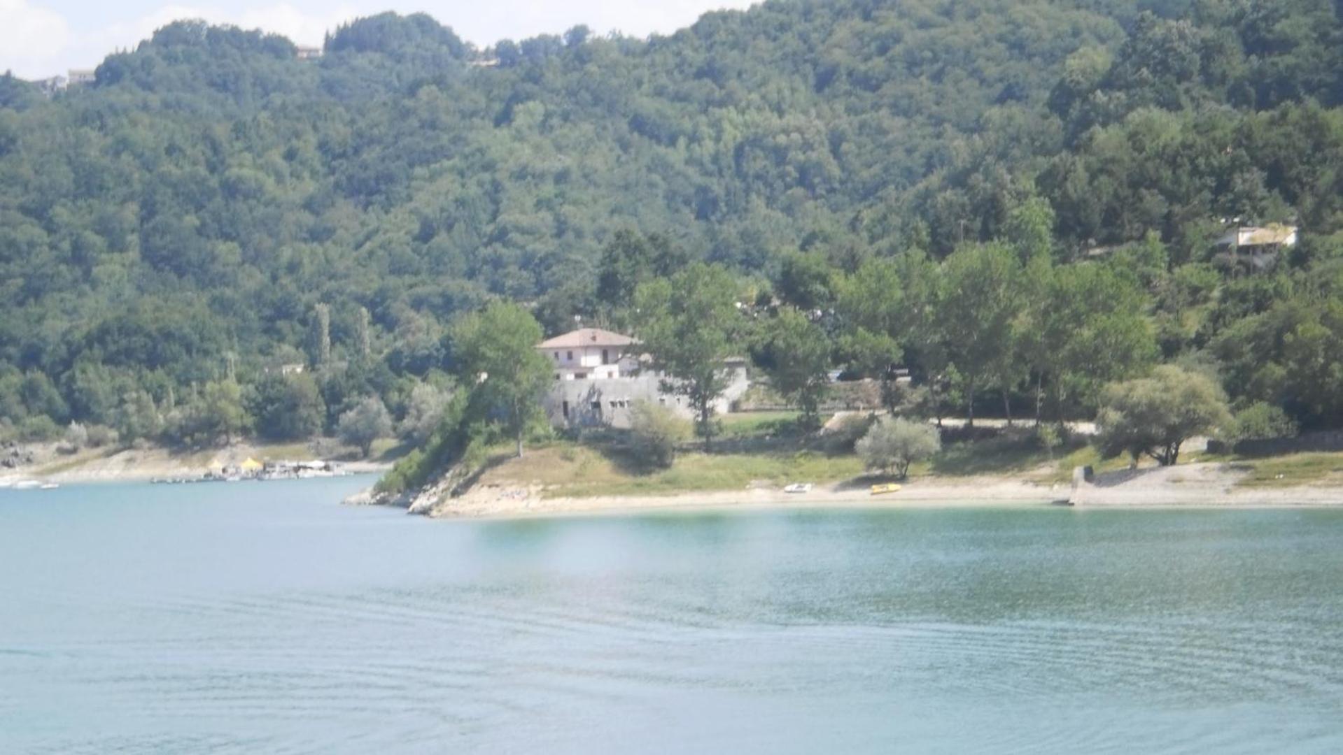 Agriturismo Incantesimo Del Lago Salto Varco Sabino Exterior foto